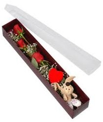 kutu içerisinde 3 adet gül ve oyuncak  Samsun çiçek gönderme sitemiz güvenlidir 