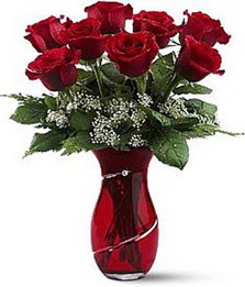 Vazo içinde 8 adet kirmizilar içinde güller  Samsun yurtiçi ve yurtdışı çiçek siparişi 