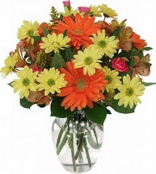  Samsun çiçek satışı  vazo içerisinde karışık mevsim çiçekleri