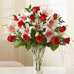  Samsun hediye çiçek yolla  12 adet kırmızı gül 1 dal kazablanka çiçeği