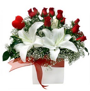  Samsun çiçek servisi , çiçekçi adresleri  1 dal kazablanka 11 adet kırmızı gül vazosu