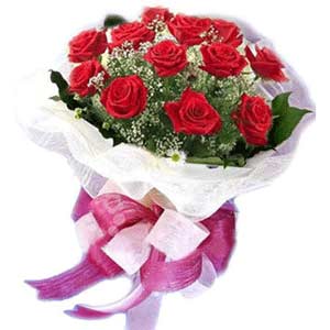  Samsun 14 şubat sevgililer günü çiçek  11 adet kırmızı güllerden buket modeli